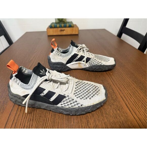 ADIDAS F22 used sneakers size 9 - Picture 5 of 8